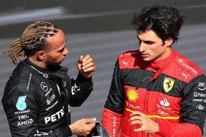 Lewis Hamilton and Carlos Sainz at 2022 British Grand Prix.v1