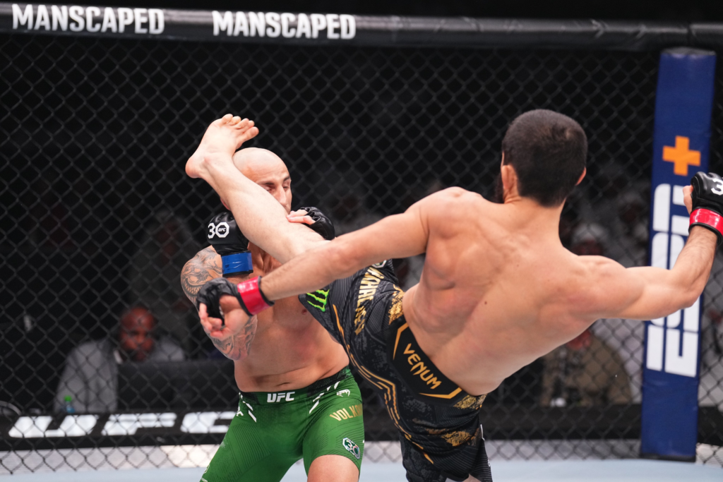 Alexander Volkanovski vs Islam Makhachev at UFC 294 