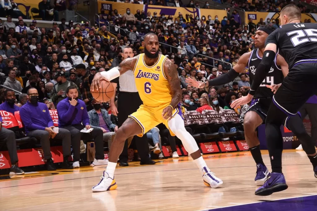 Despite LeBron James double triple, the Lakers were still defeated by the Sacramento Kings which ended their home winning streak