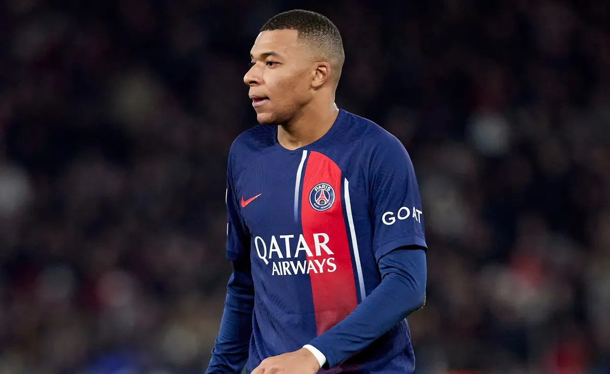 Mbappe ditches armband in PSG clash