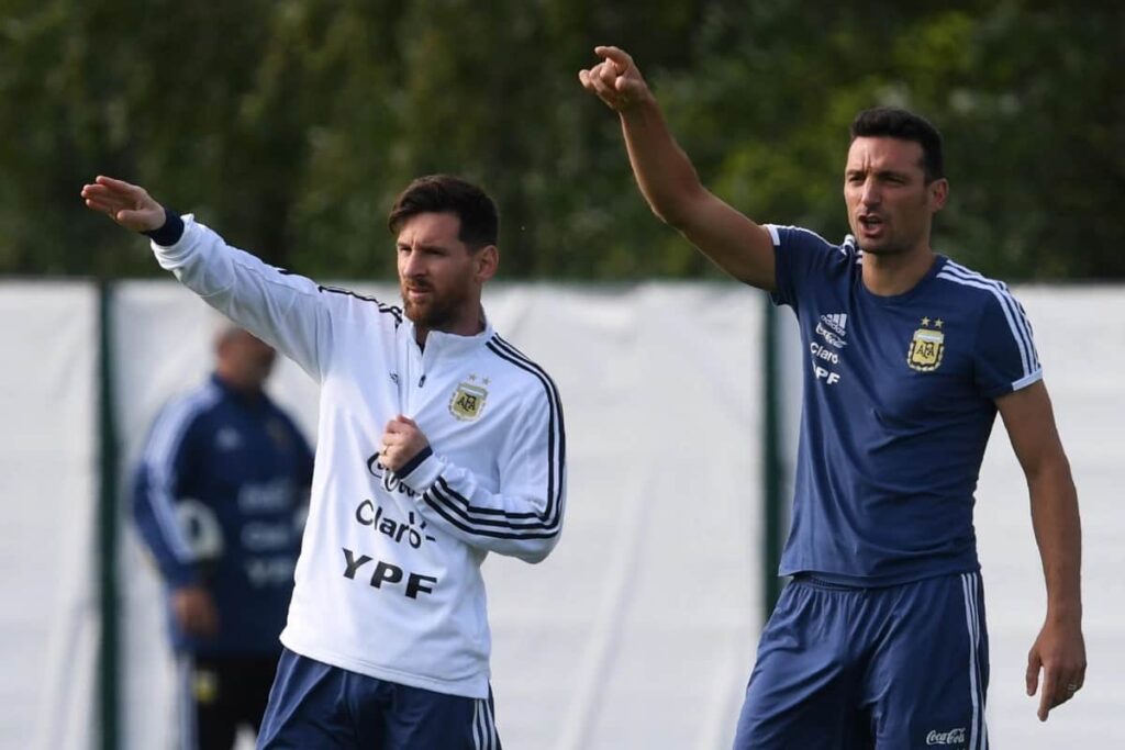 Lionel Scaloni and Messi