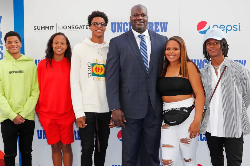 Shaquille promote his chains of business amid his children having fun time