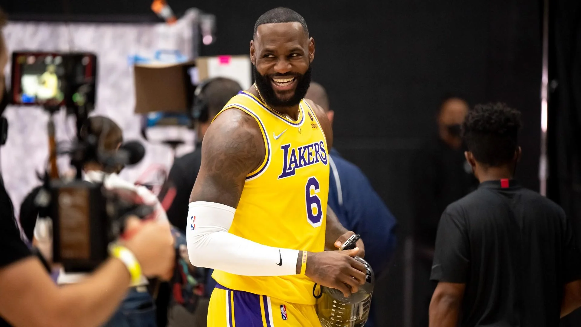 LeBron James injury updates amid Lakers matchup against the Blazers