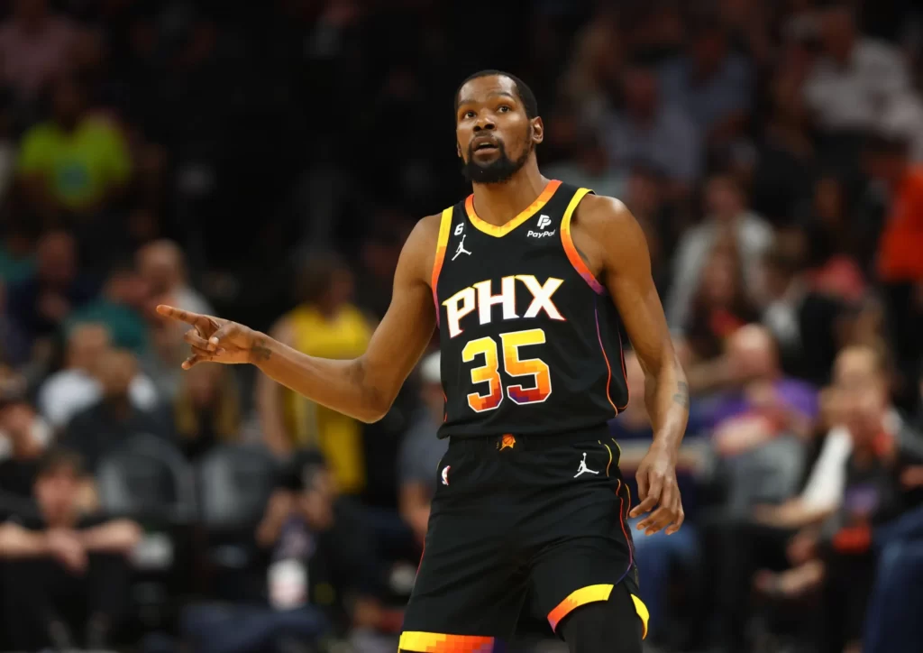 Kevin Durant's outstanding performance lift the Phoenix Suns past the Utah Jazz amid Rockets star recognition.