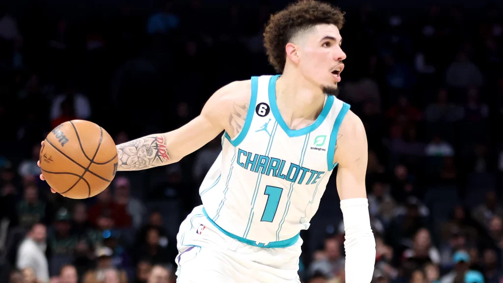 Shams Charania of the Athletic gives LaMelo Ball  Injury Hornets amid a humiliating loss to Knicks as star PG expected to be out for multiple weeks