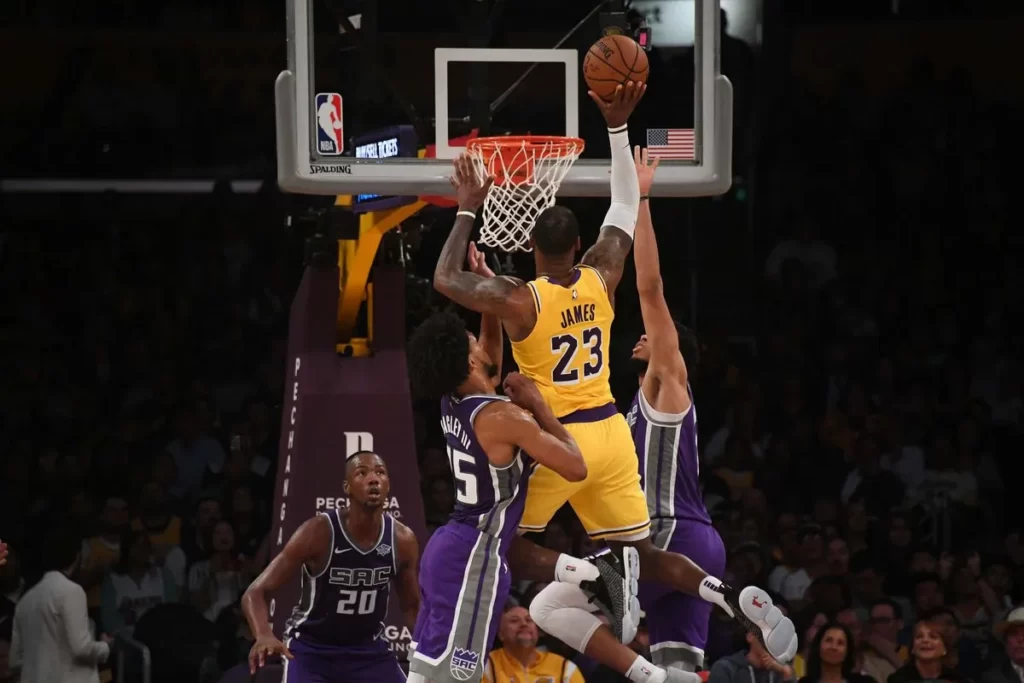 Despite LeBron James double triple, the Lakers were still defeated by the Sacramento Kings which ended their home winning streak
