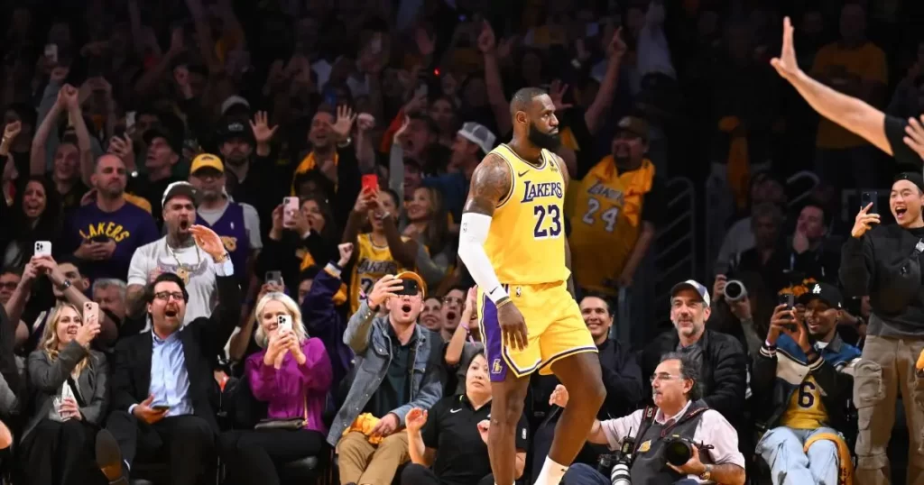LeBron James' post game comment ”stay focused” get brutal backlash from Lakers fans after falling to 1-3 post-NBA IST, amid a poor run.