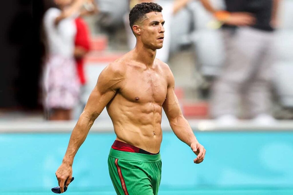 What benefits Ronaldo’s health from his black ring?