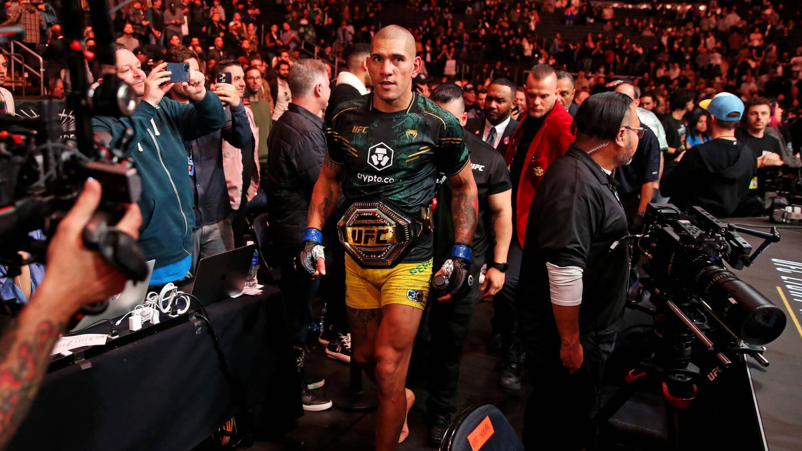 Alex Pereira will look to create another record by fighting 2 times in 21 days