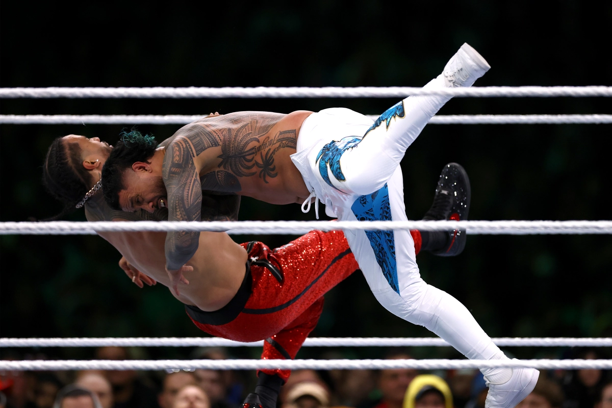 Jey Uso beats Jimmy Uso at WrestleMania 40