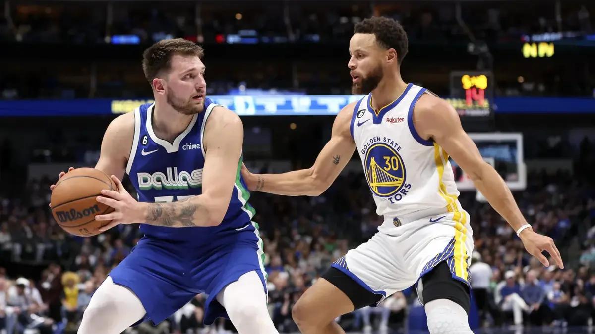 Luka Doncic and Stephen Curry (1)